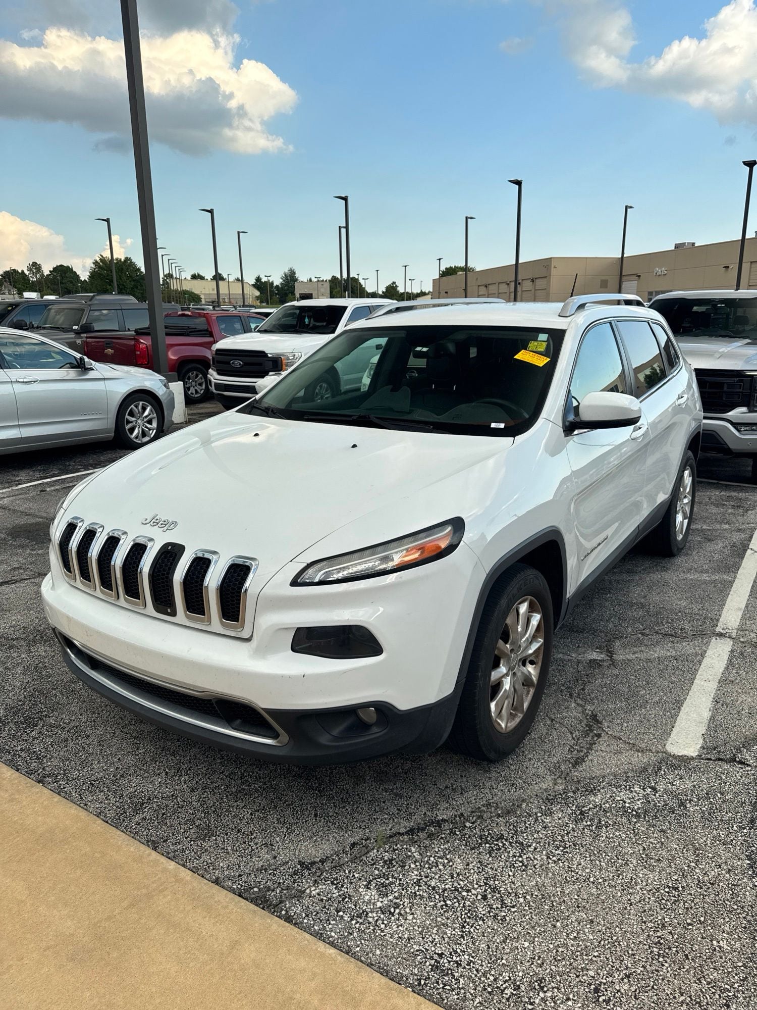 2015 Jeep Cherokee Limited in Bright White Clearcoat — front three-quarter view