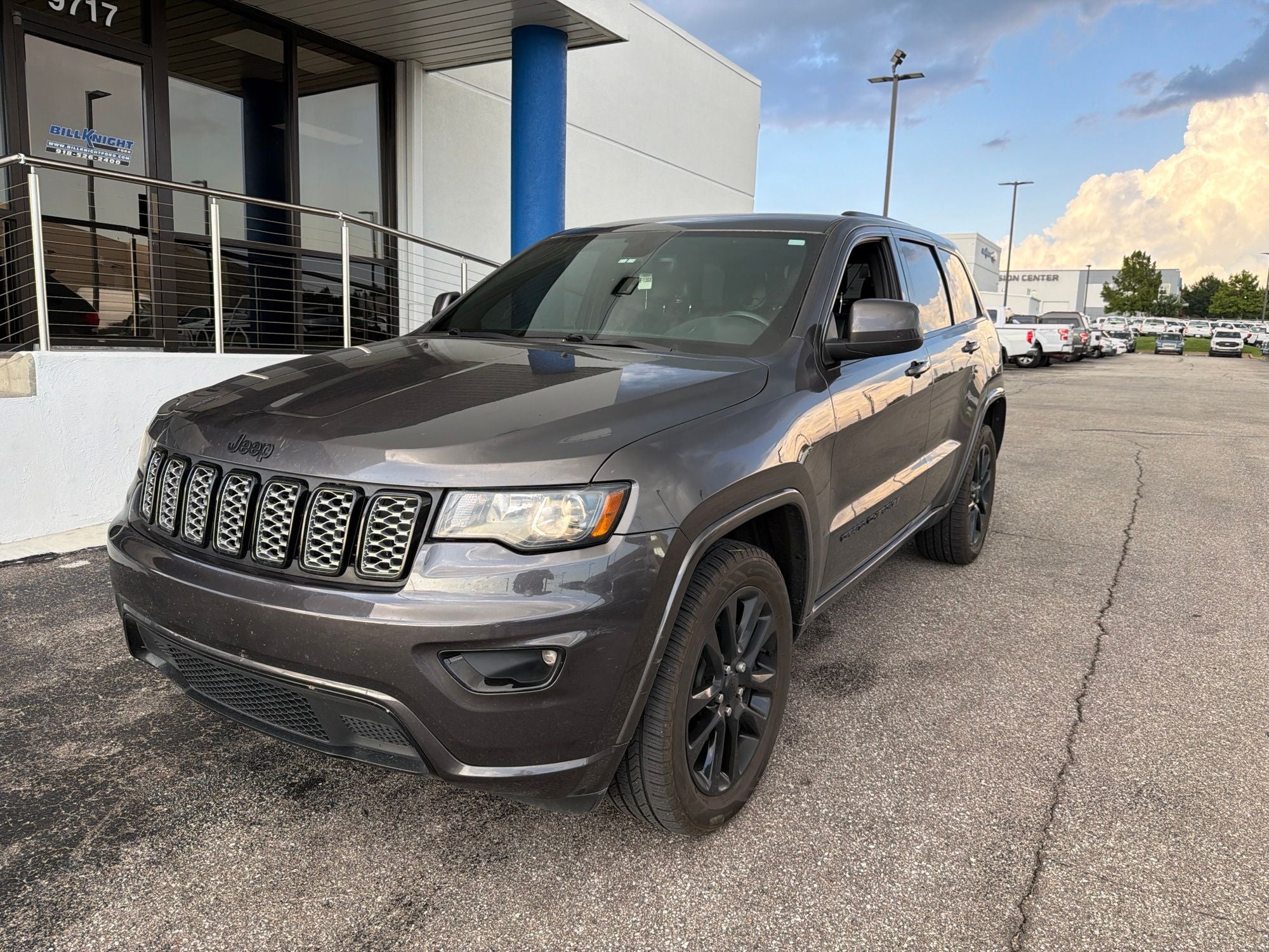 2018 Jeep Grand Cherokee Altitude in Granite Crystal Metallic Clearcoat — front three-quarter view