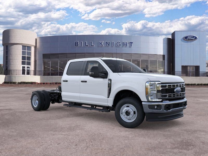 2026 Ford F-350SD Fleet in Oxford White — front three-quarter view