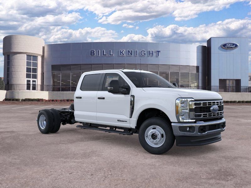 2026 Ford F-350SD Fleet in Oxford White — front three-quarter view