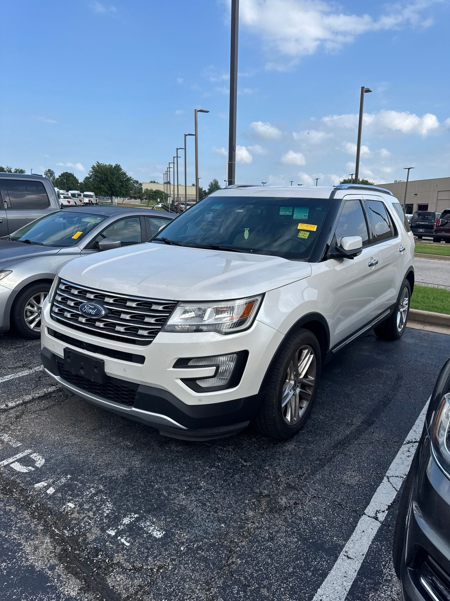 2016 Ford Explorer Limited in White Platinum Clearcoat Metallic — front three-quarter view