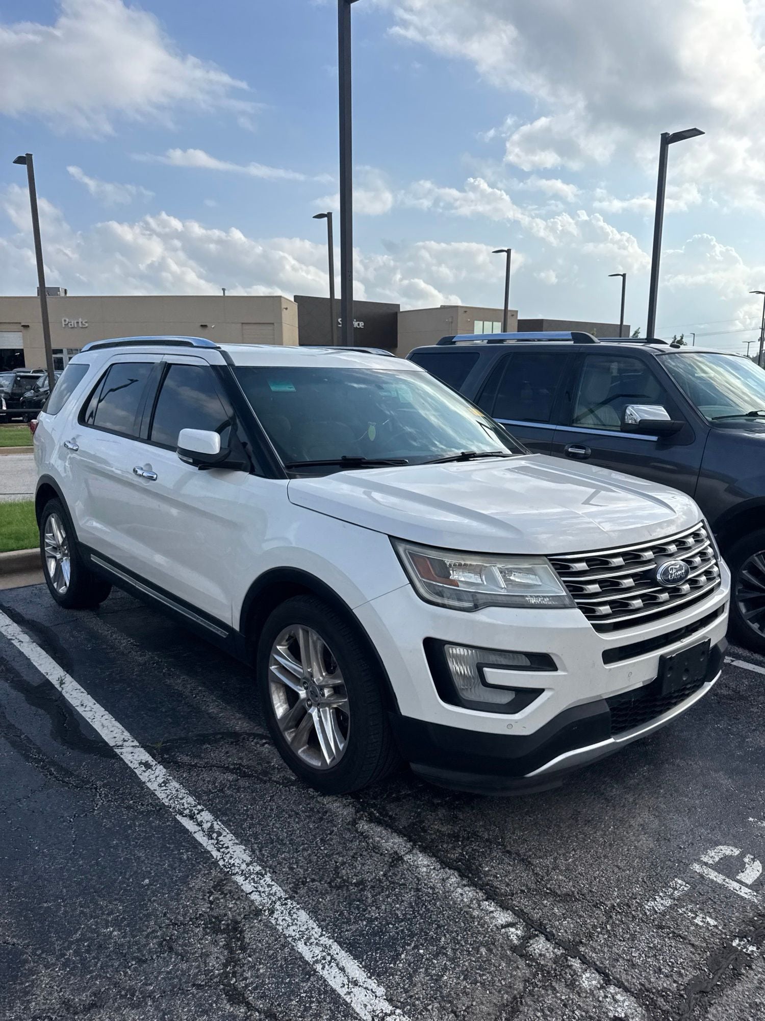 2016 Ford Explorer — side profile view