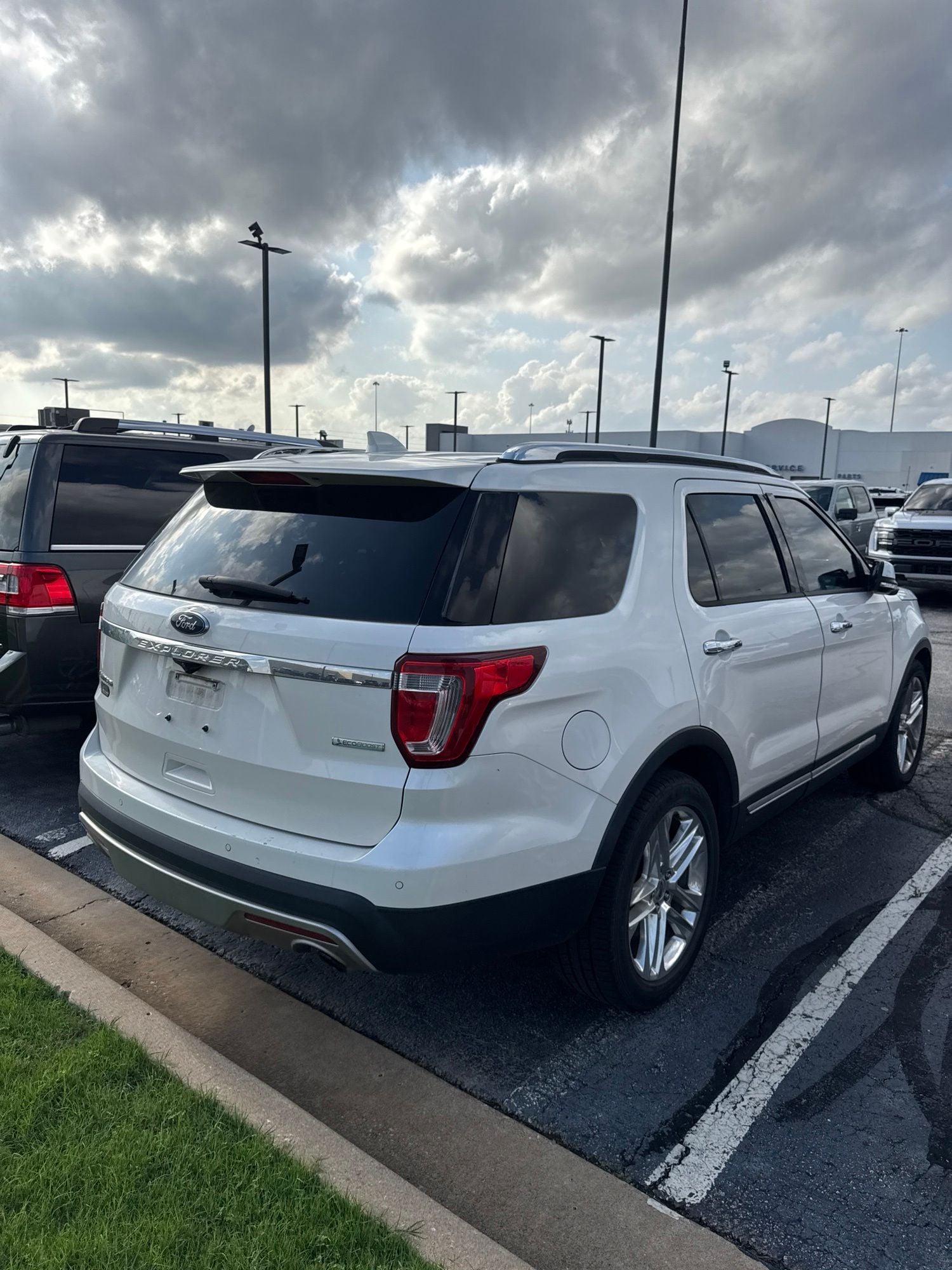 2016 Ford Explorer — rear three-quarter view