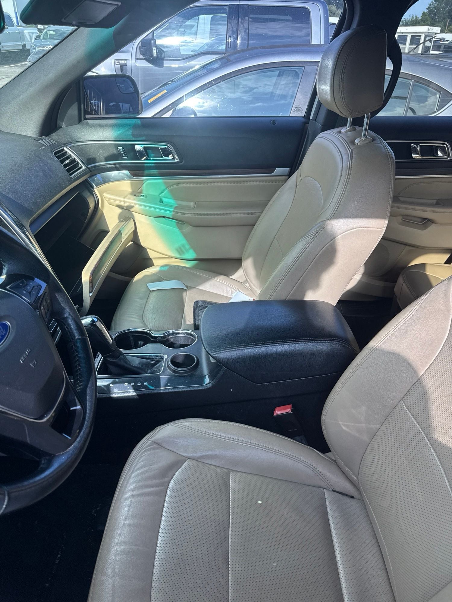 2016 Ford Explorer — detail view