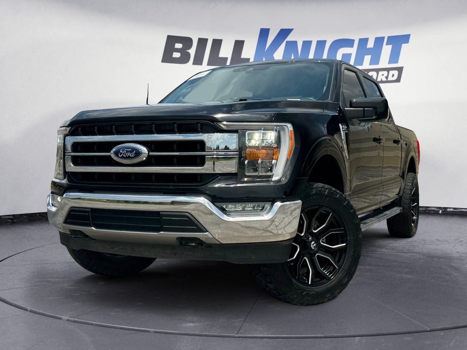 2021 Ford F-150 Lariat in Black Metallic — front three-quarter view