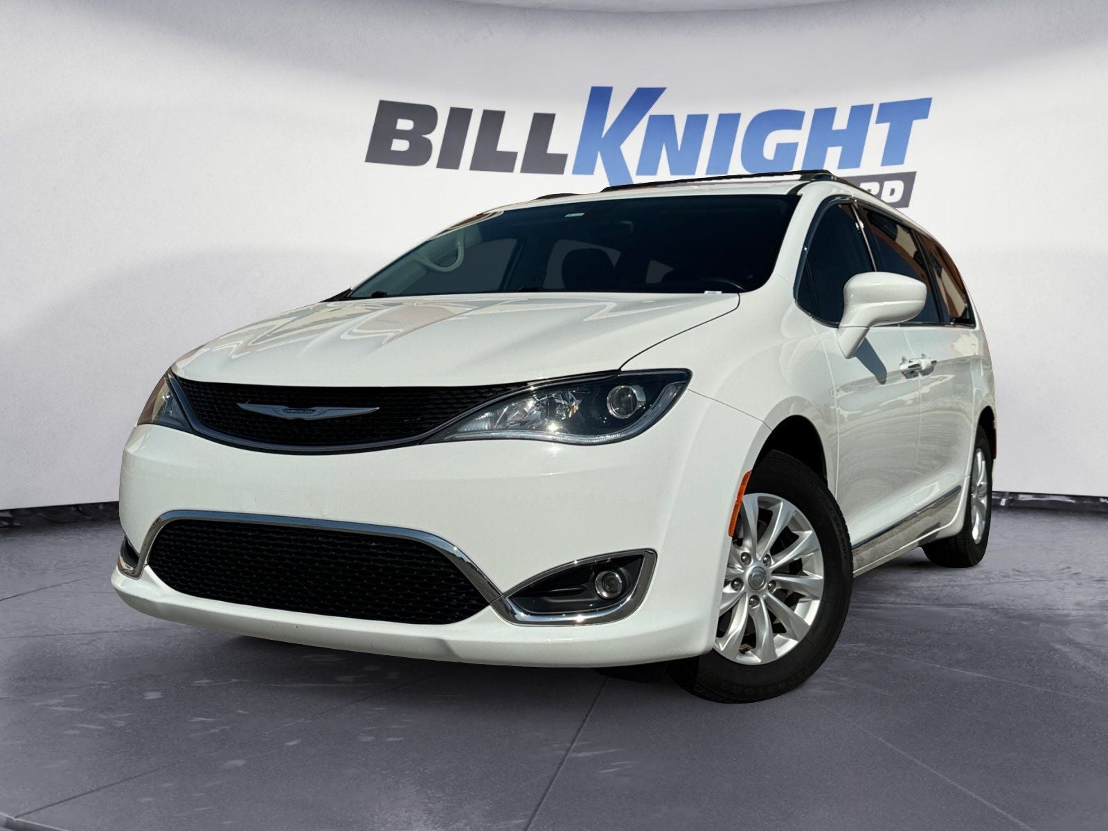 2018 Chrysler Pacifica Touring L in Bright White Clearcoat — front three-quarter view