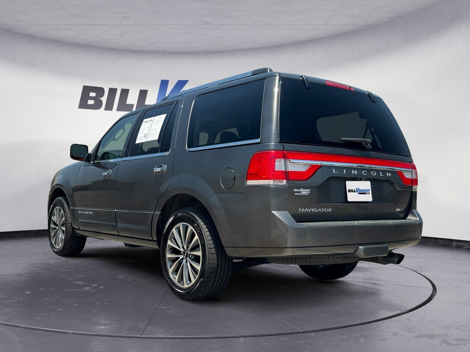2016 Lincoln Navigator — rear three-quarter view