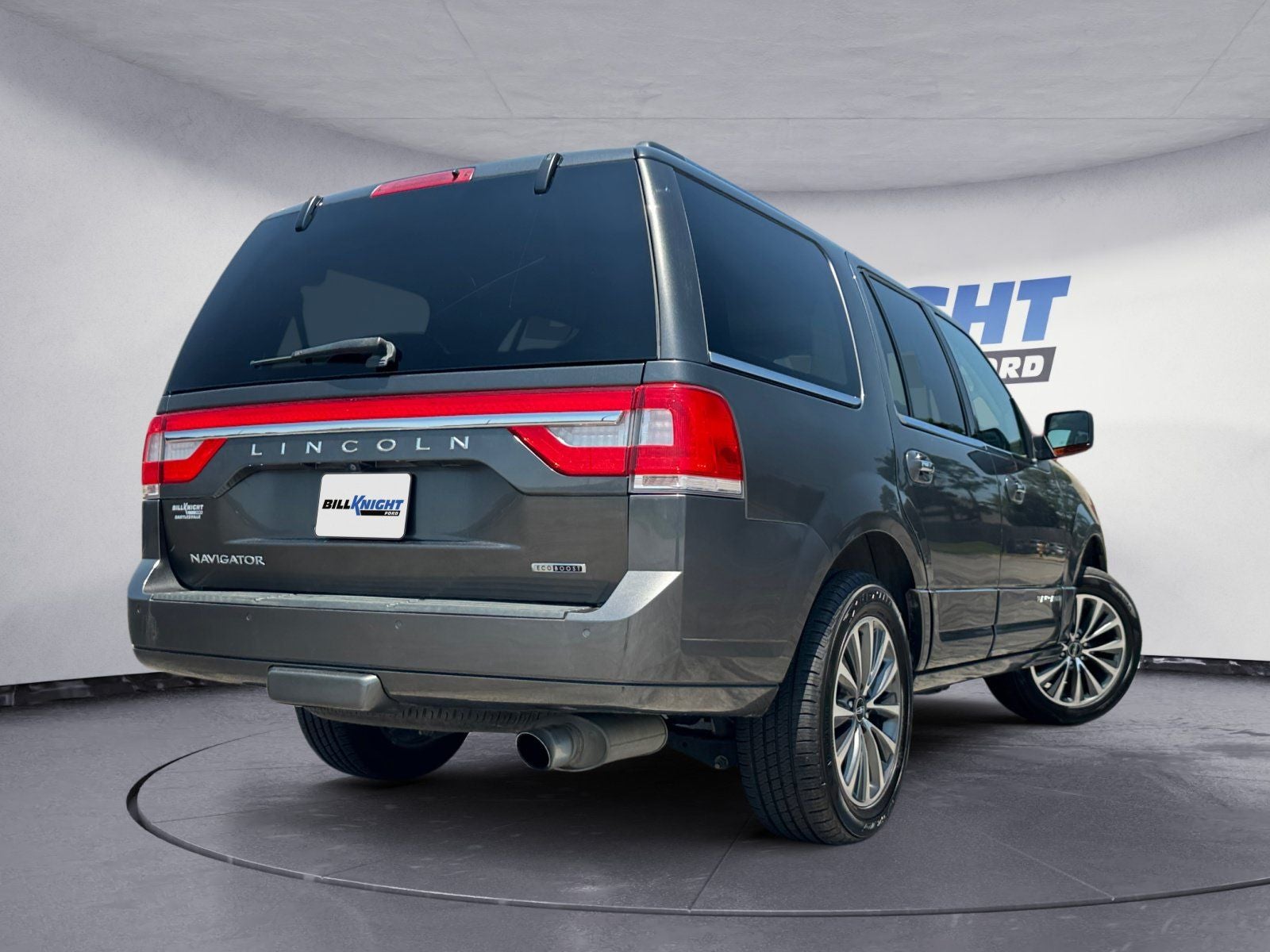 2016 Lincoln Navigator — detail view